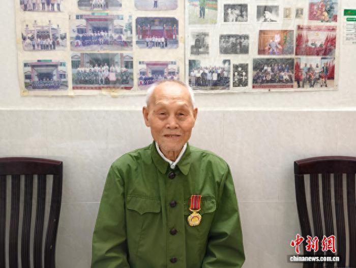 九旬抗美援朝老兵忆沙场：一口炒面一口雪 英语喊话劝降敌军_九旬抗美援朝老兵忆沙场：一口炒面一口雪 英语喊话劝降敌军_